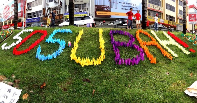 Spring Flowers in "505 UBAH!" made by the volunteers and I this morning at the slope opposite Kelana Jaya LRT station (along LDP).