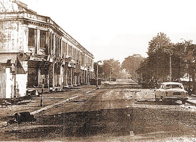 513- 5月16日，荒无一人的禧街（Jln Hale），店屋遭焚之后的颓况，清晰可见。