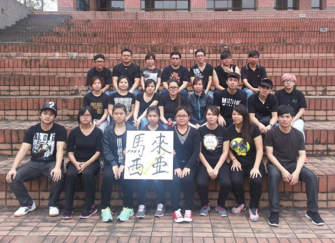 臺灣銘傳大學桃園校區的留學生传来照片，告诉我国人民，我们的心是相连的。