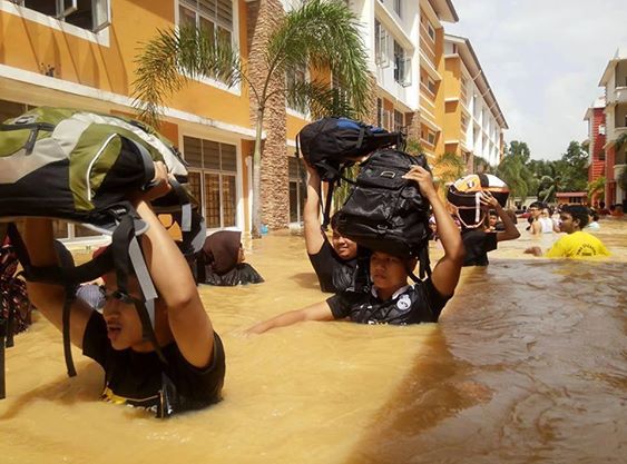 水位上升，吉兰丹大学1400名学被疏散至安全地区。