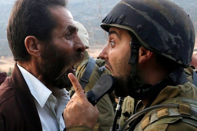 10月，一名巴勒斯坦男子與一名以色列士兵在爭吵。以色列下令關閉約旦河西岸佔領區內納布盧斯南部薩維亞鎮的一所巴勒斯坦學校，引發衝突。